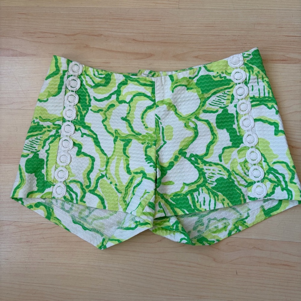 Lilly Pulitzer Sz 000 (XXS) Green and White Floral Shorts 100% Cotton Resortwear - Picture 2 of 7